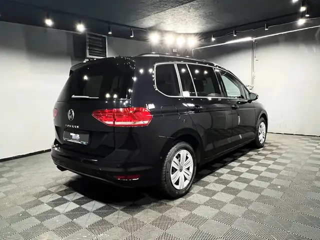 Volkswagen Touran view 4