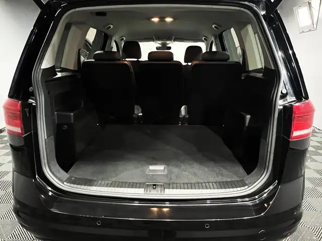 Volkswagen Touran view 8