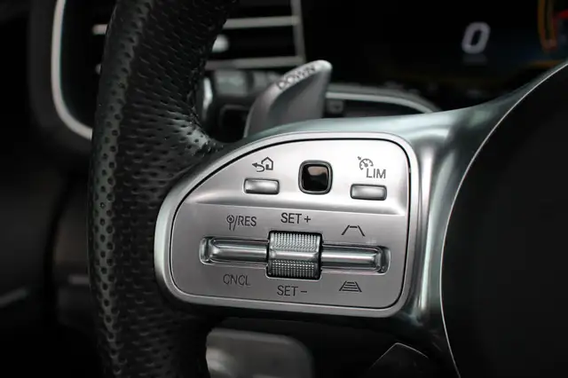 Mercedes-Benz GLE view 28