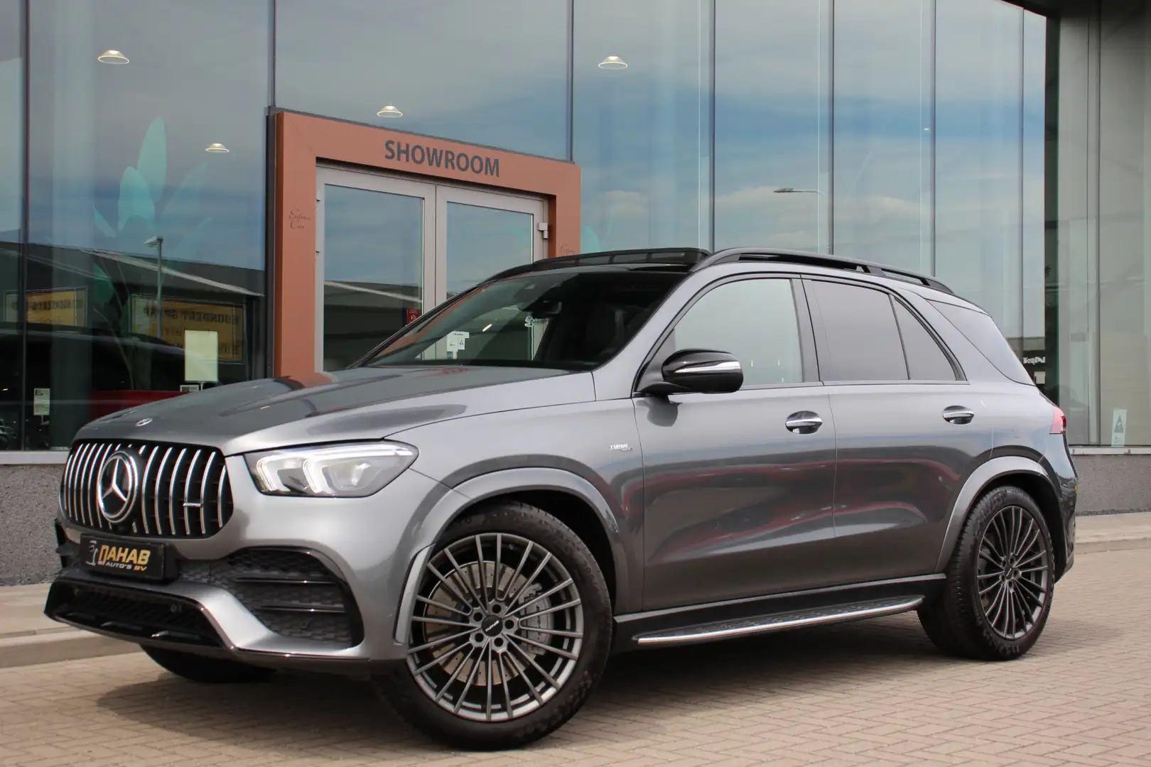 Mercedes-Benz GLE 53 AMG 4MATIC+ | PANO | LUCHTVERING | STOELKOELING | 360 Zwart - 1