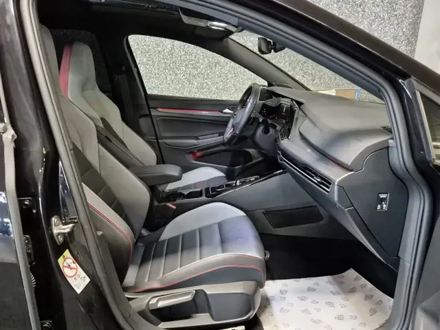Volkswagen Golf view 4