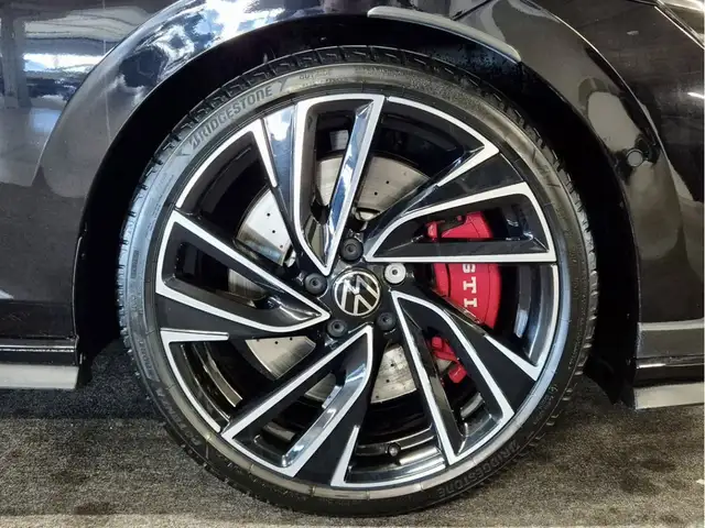 Volkswagen Golf view 13