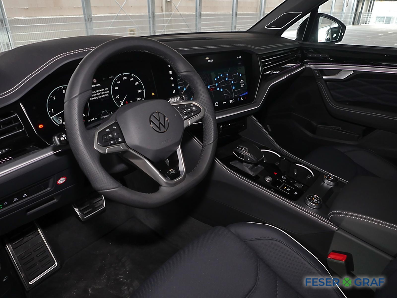 Volkswagen Touareg 3.0 TDI 4M R-Line Black ABT AHK Pano 22" — photo 11