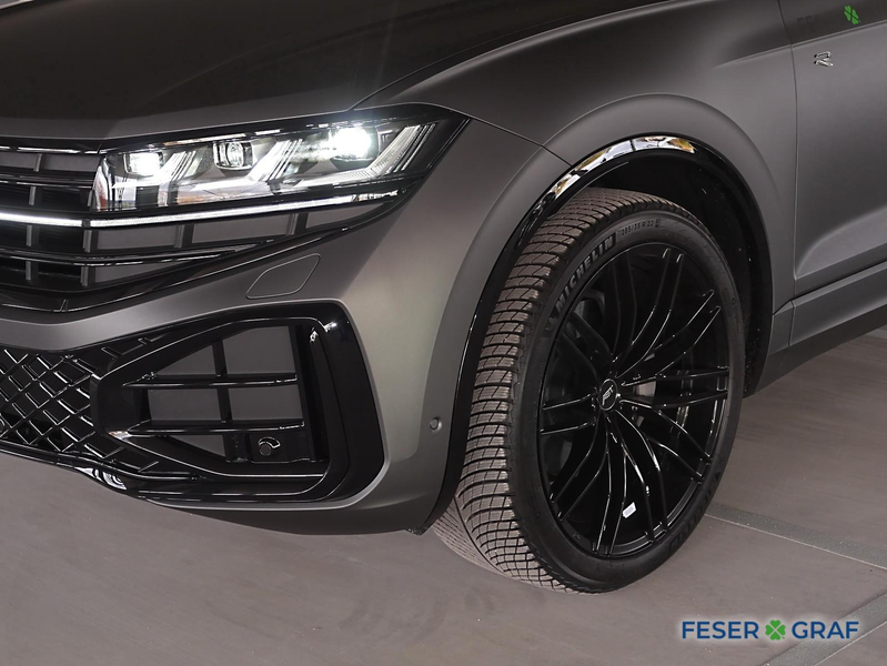 Volkswagen Touareg 3.0 TDI 4M R-Line Black ABT AHK Pano 22" — photo 15