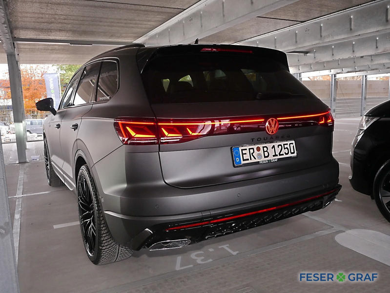 Volkswagen Touareg 3.0 TDI 4M R-Line Black ABT AHK Pano 22" — photo 5