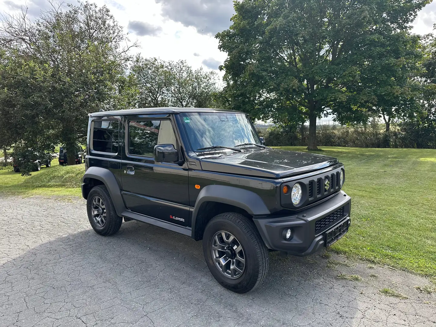 Suzuki Jimny 1.5 ALLGRIP Comfort+ Plus AHK LED Navi Noir - 1