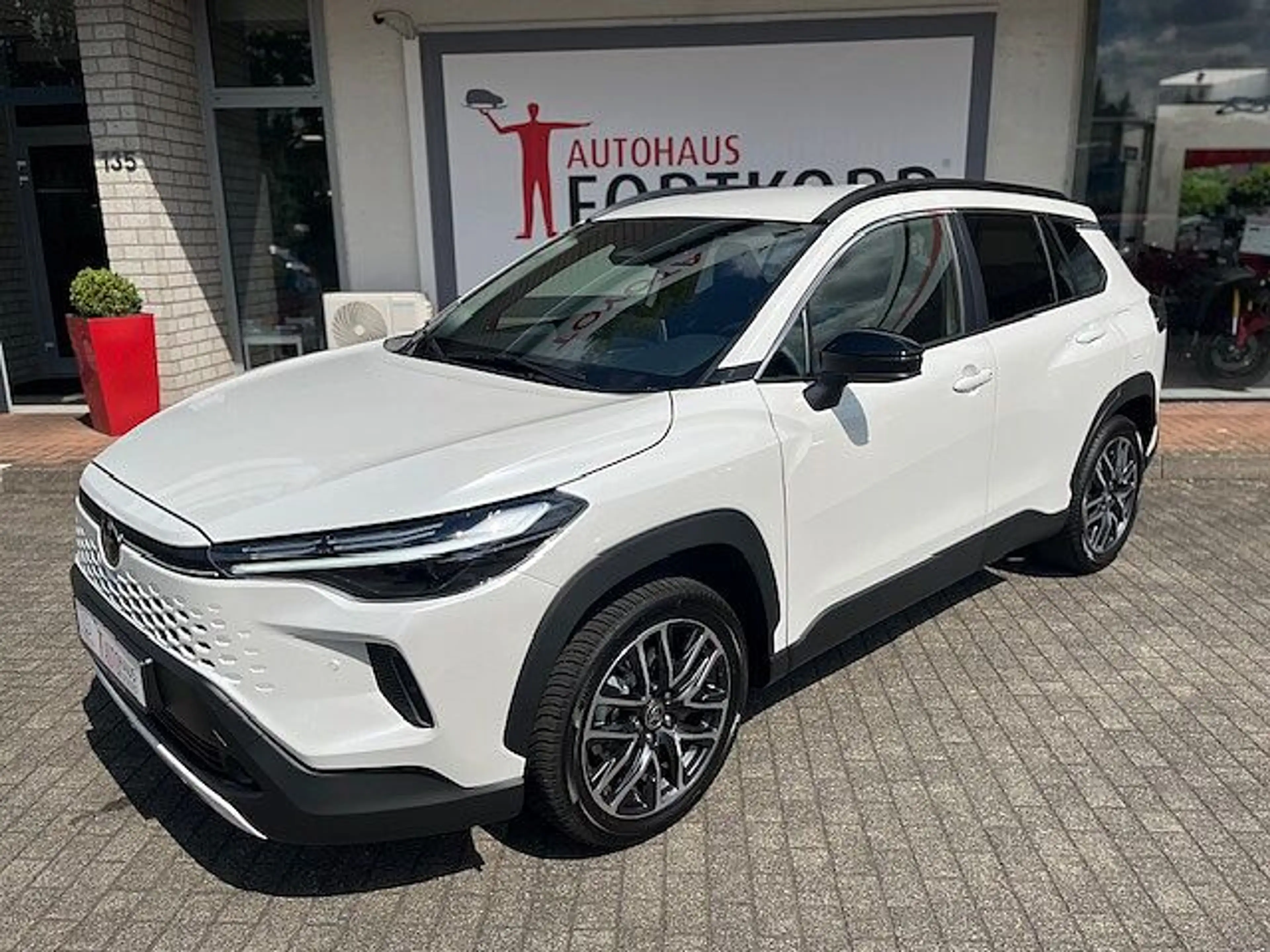 Toyota Corolla Cross 1.8 Hybrid Style - Allwetter, NAVI, LHZ, LED, PDC, — photo 3