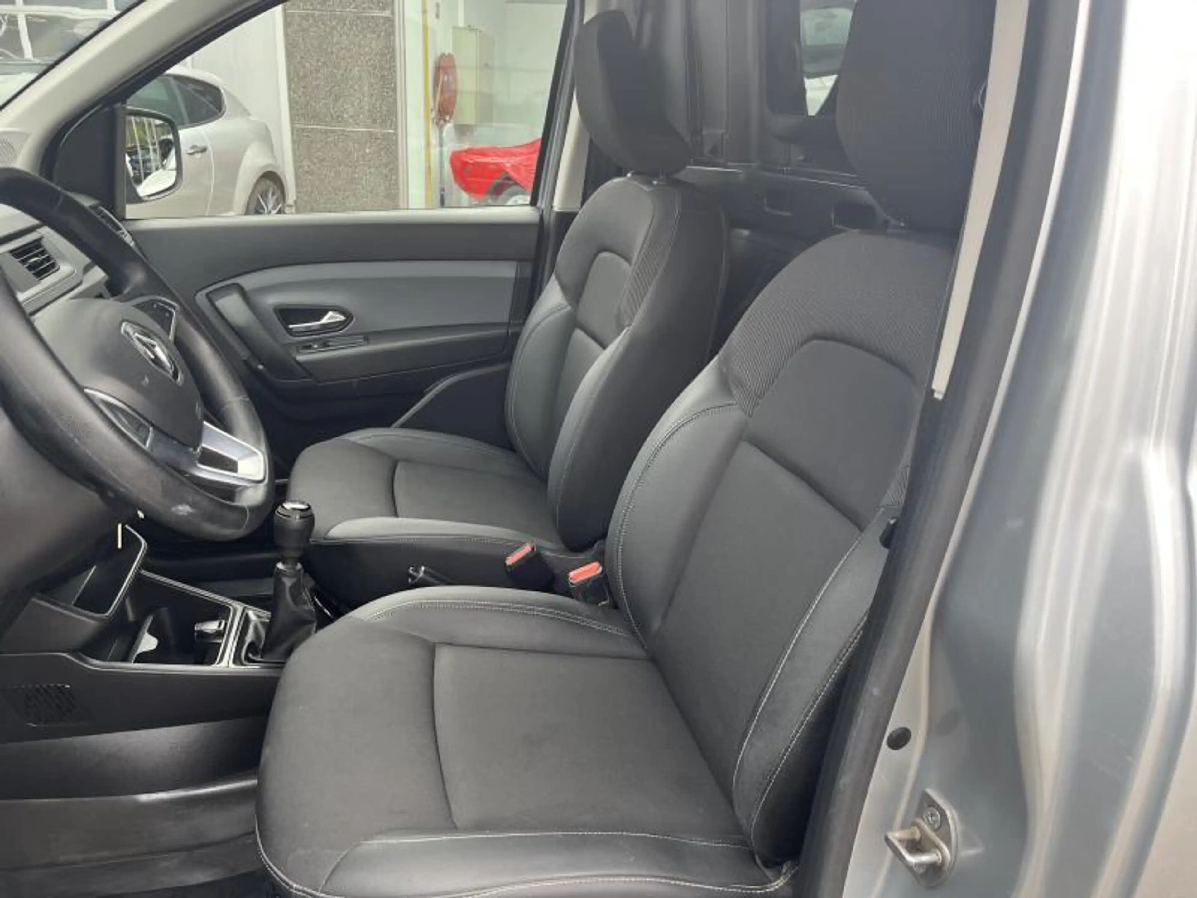 Renault Express Confort 1.5 DCI — photo 8