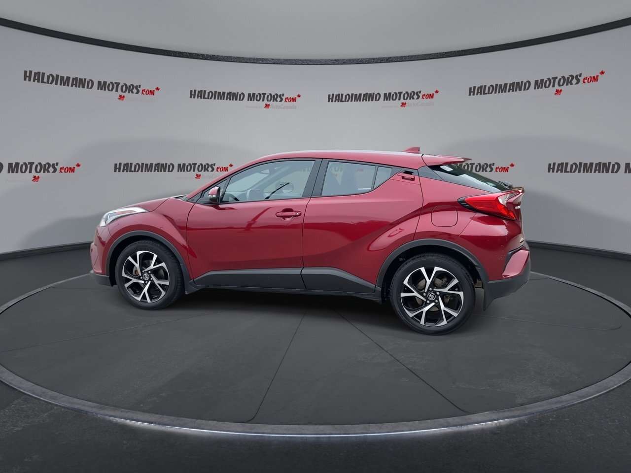 2018 Toyota C-HR XLE FWD | No Accidents — снимка 1