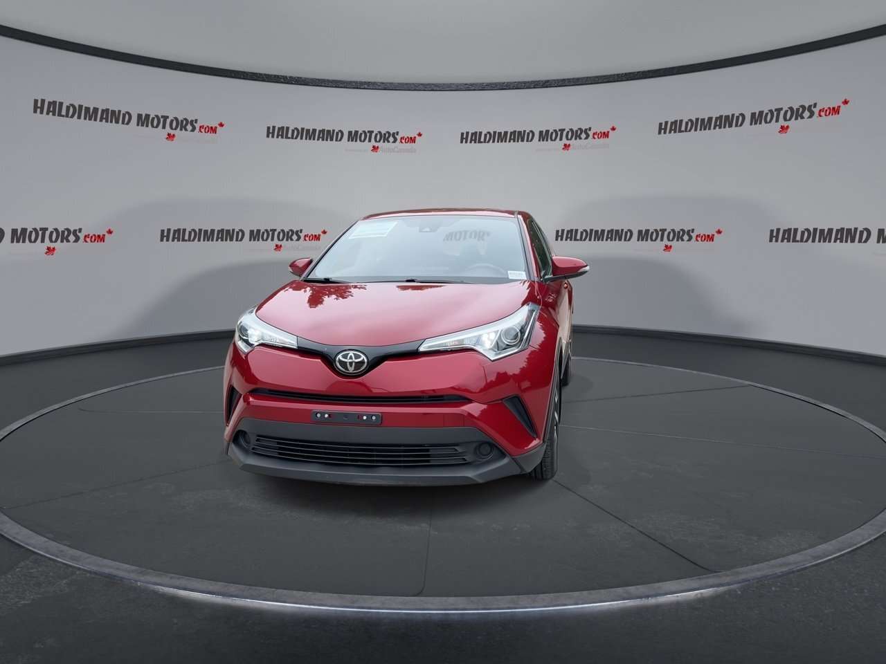 2018 Toyota C-HR XLE FWD | No Accidents — снимка 1