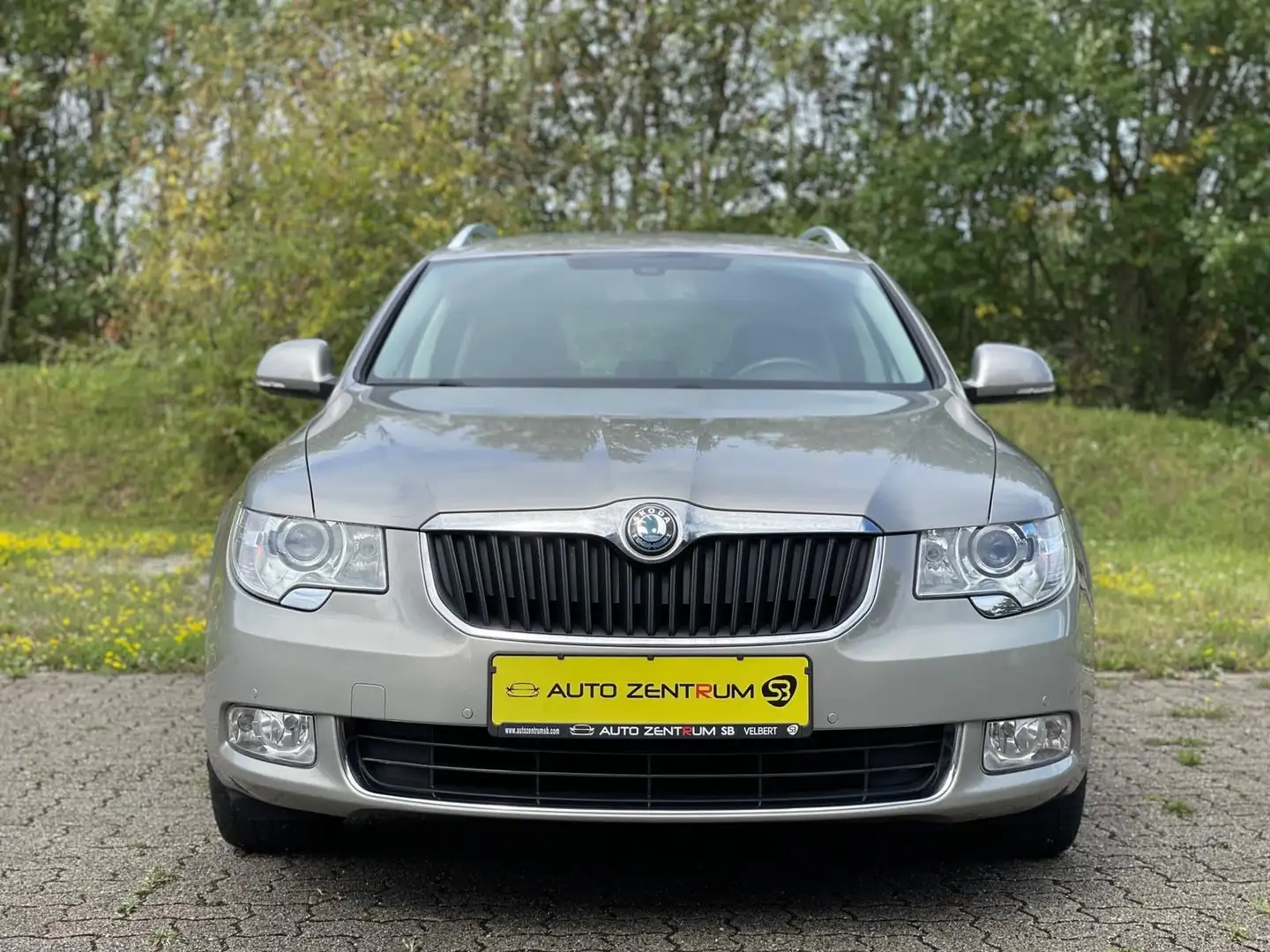 Skoda Superb 2.0 TDI Elegance*NAVI*SHZ*NEU TÜV*1.HAND Beige - 1