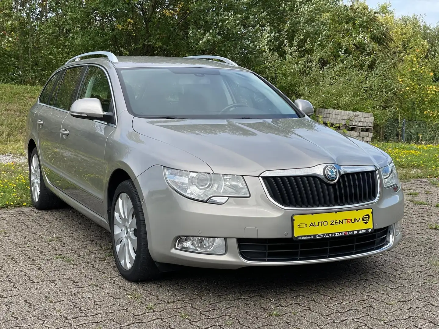 Skoda Superb 2.0 TDI Elegance*NAVI*SHZ*NEU TÜV*1.HAND Beige - 2