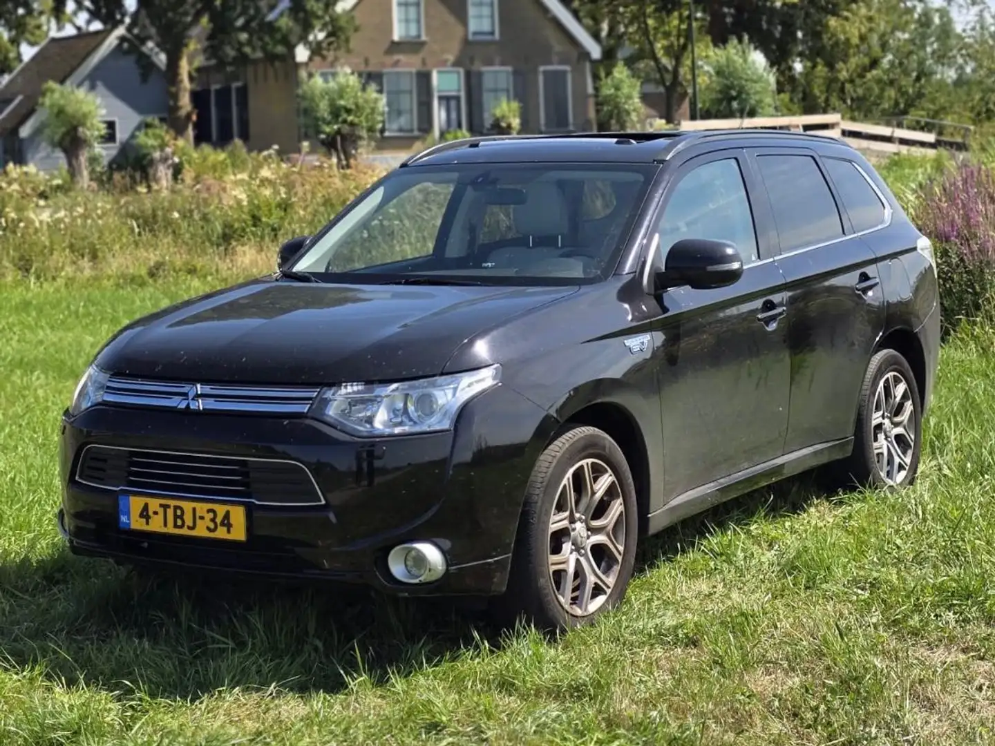 Mitsubishi Outlander - 1