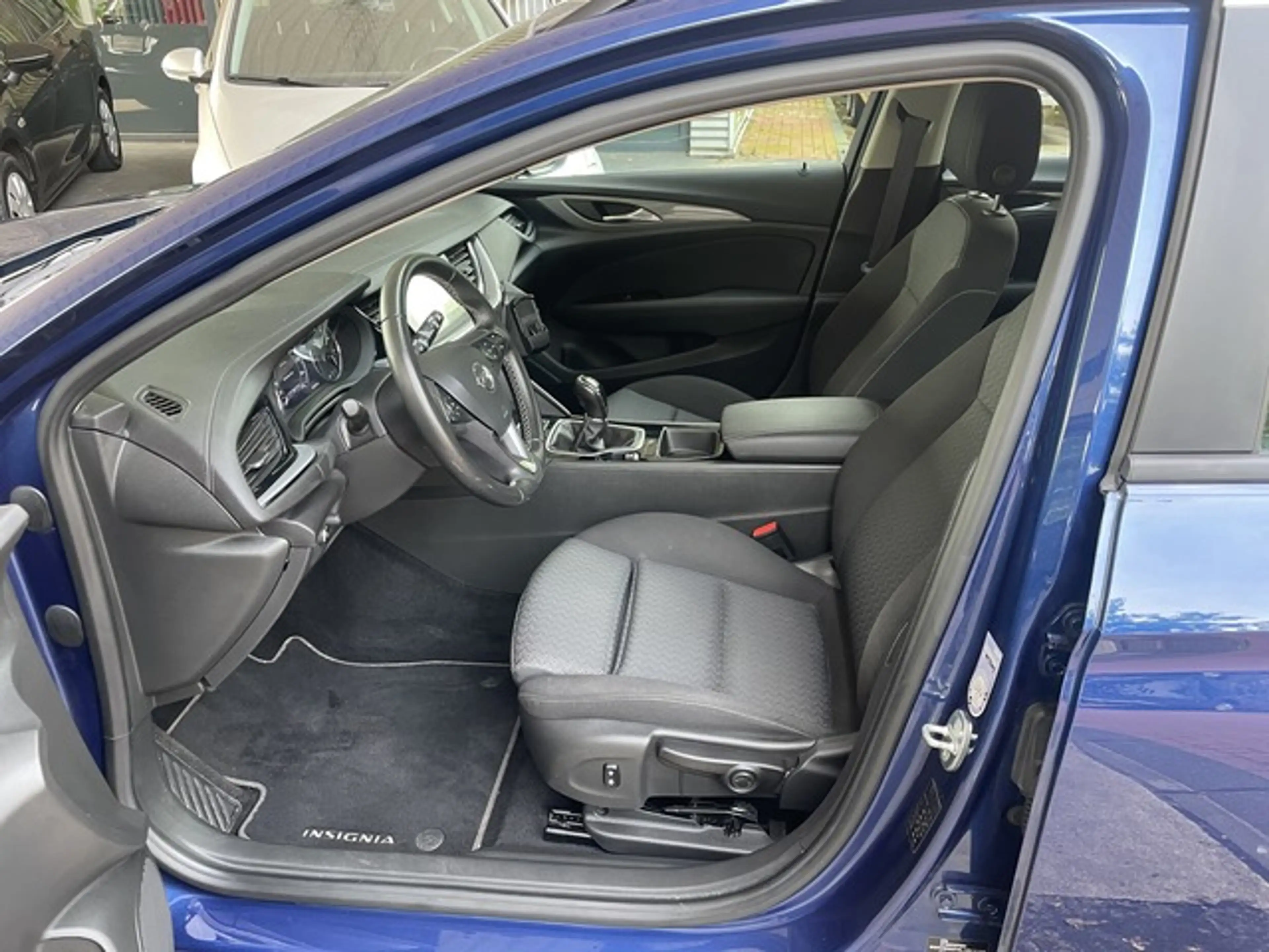 Opel Insignia Sports Tourer Edition*Navi*PDC*DAB*App* — photo 5