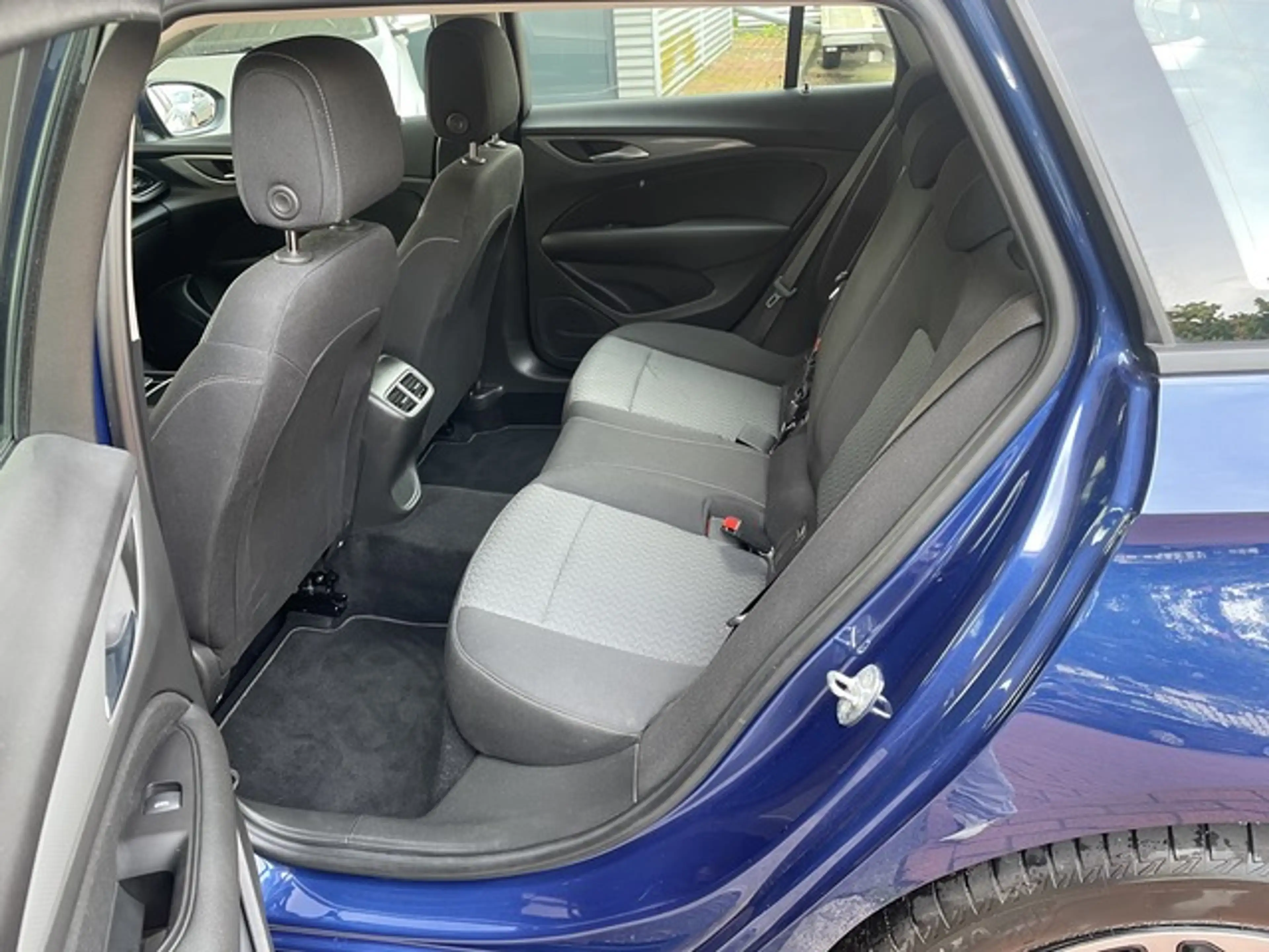 Opel Insignia Sports Tourer Edition*Navi*PDC*DAB*App* — photo 6