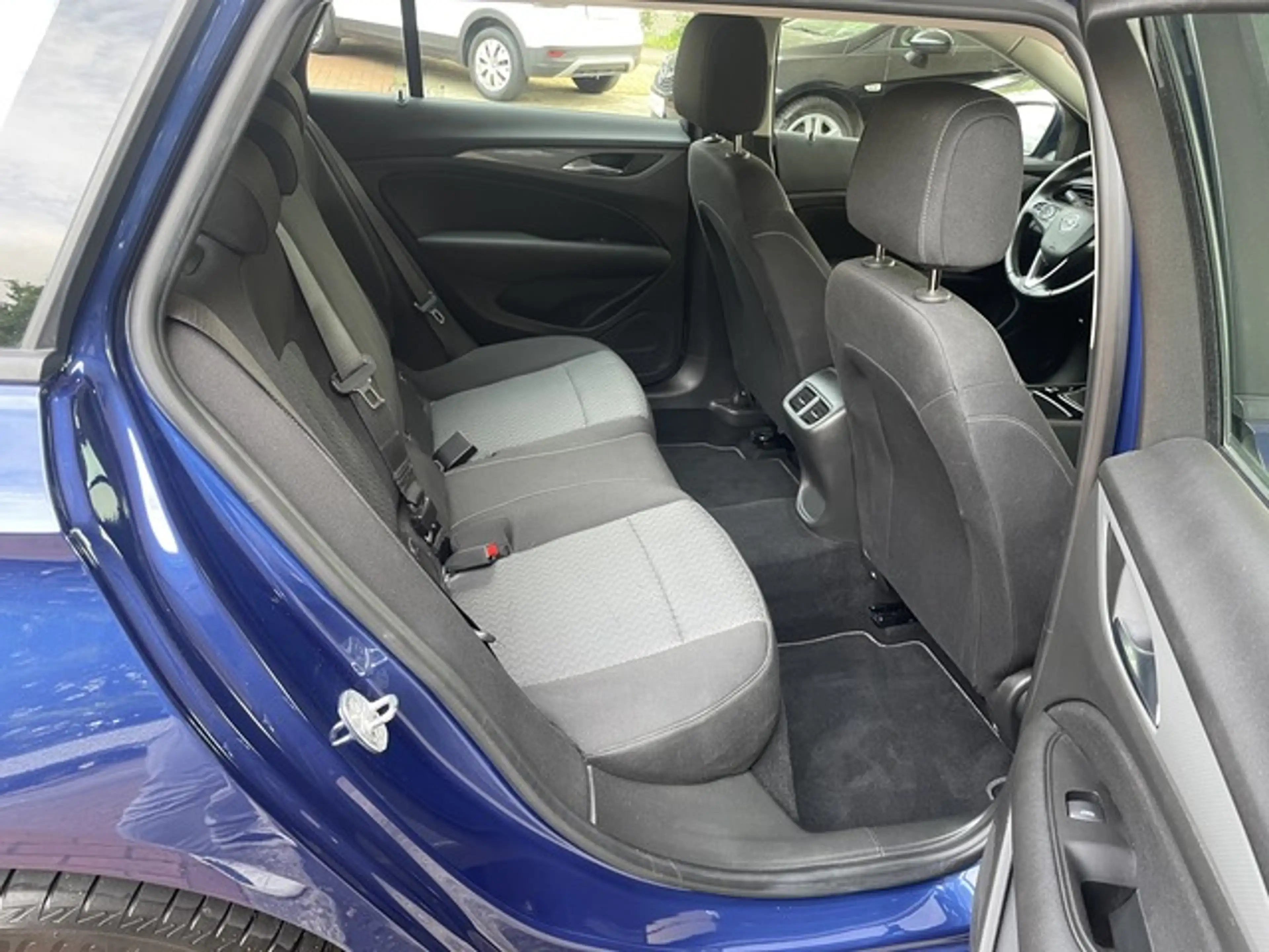 Opel Insignia Sports Tourer Edition*Navi*PDC*DAB*App* — photo 8