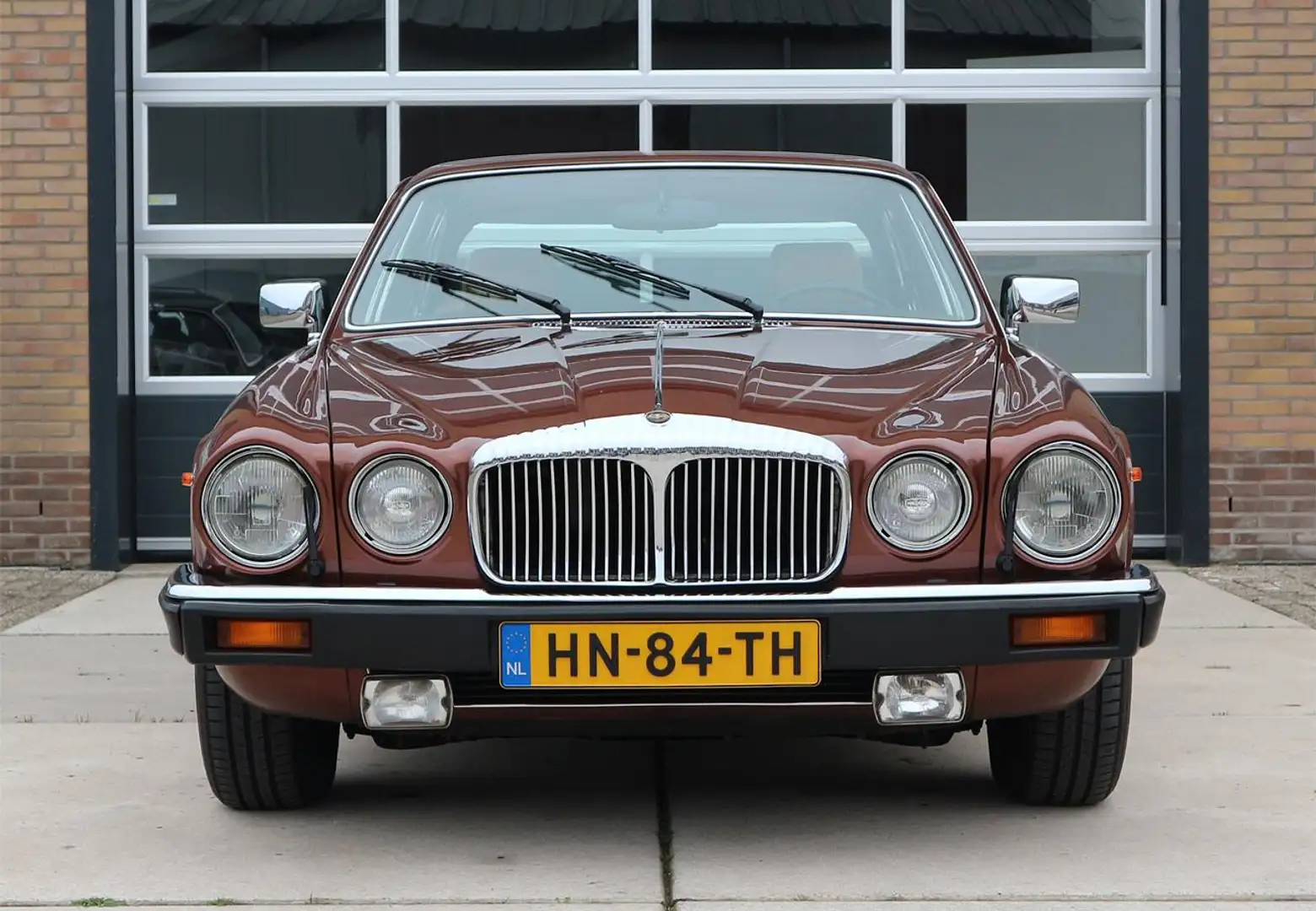 Daimler Sovereign III 4.2 AUT NL auto met slechts 45.383 km NAP Braun - 2