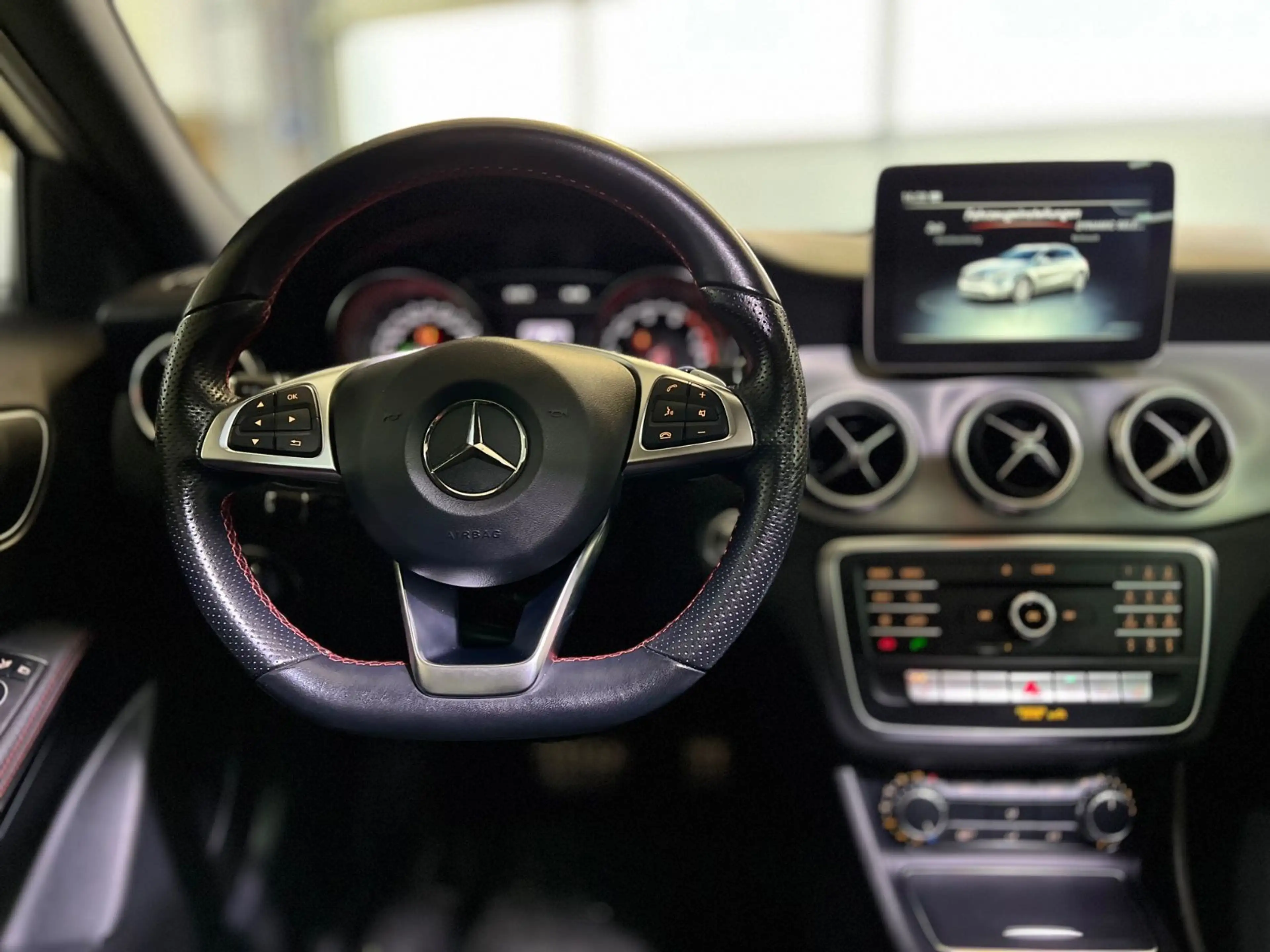 Mercedes-Benz GLA 250 AMG-Paket/Pano/Navi/Tempomat — photo 13