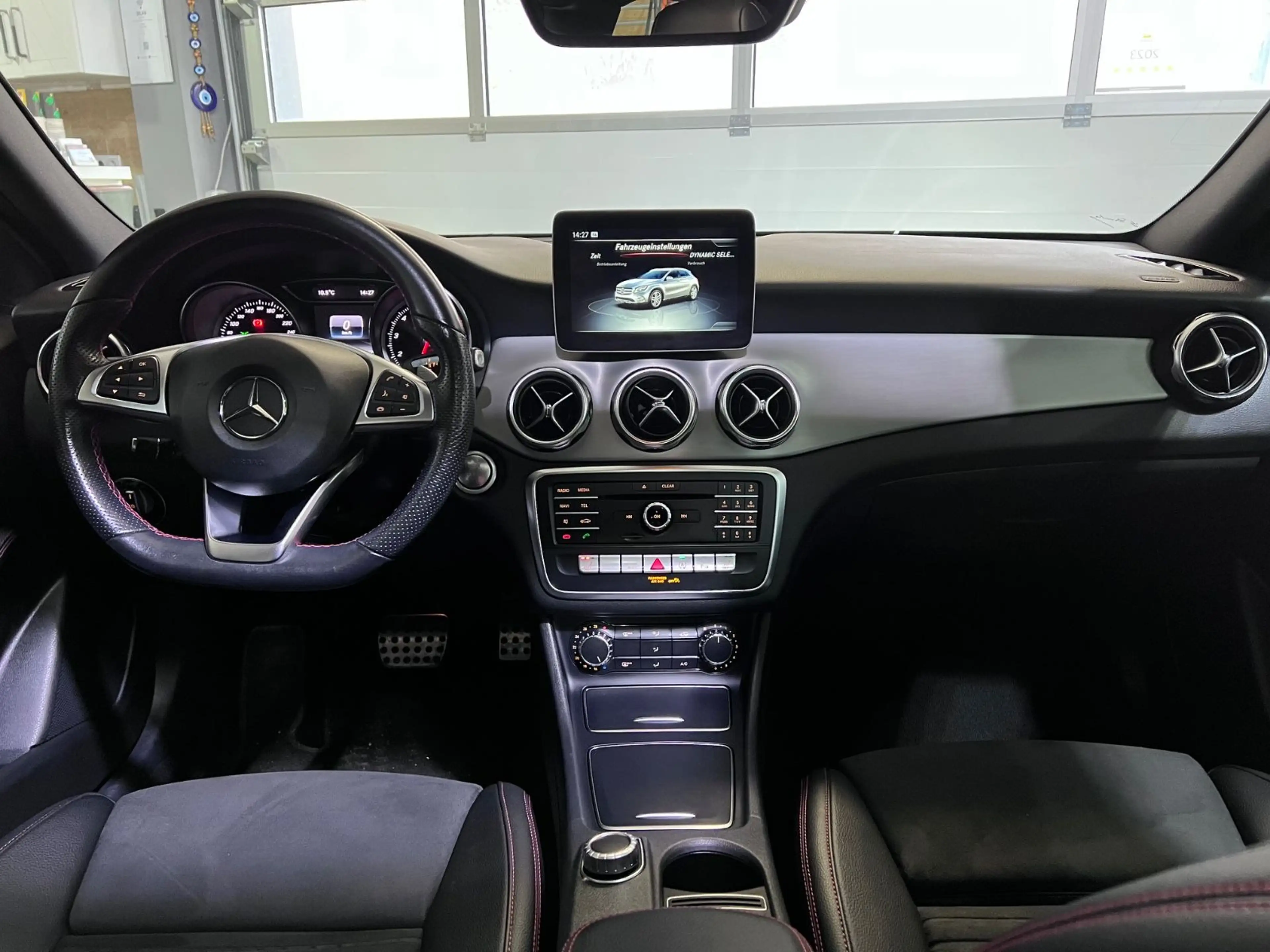 Mercedes-Benz GLA 250 AMG-Paket/Pano/Navi/Tempomat — photo 12