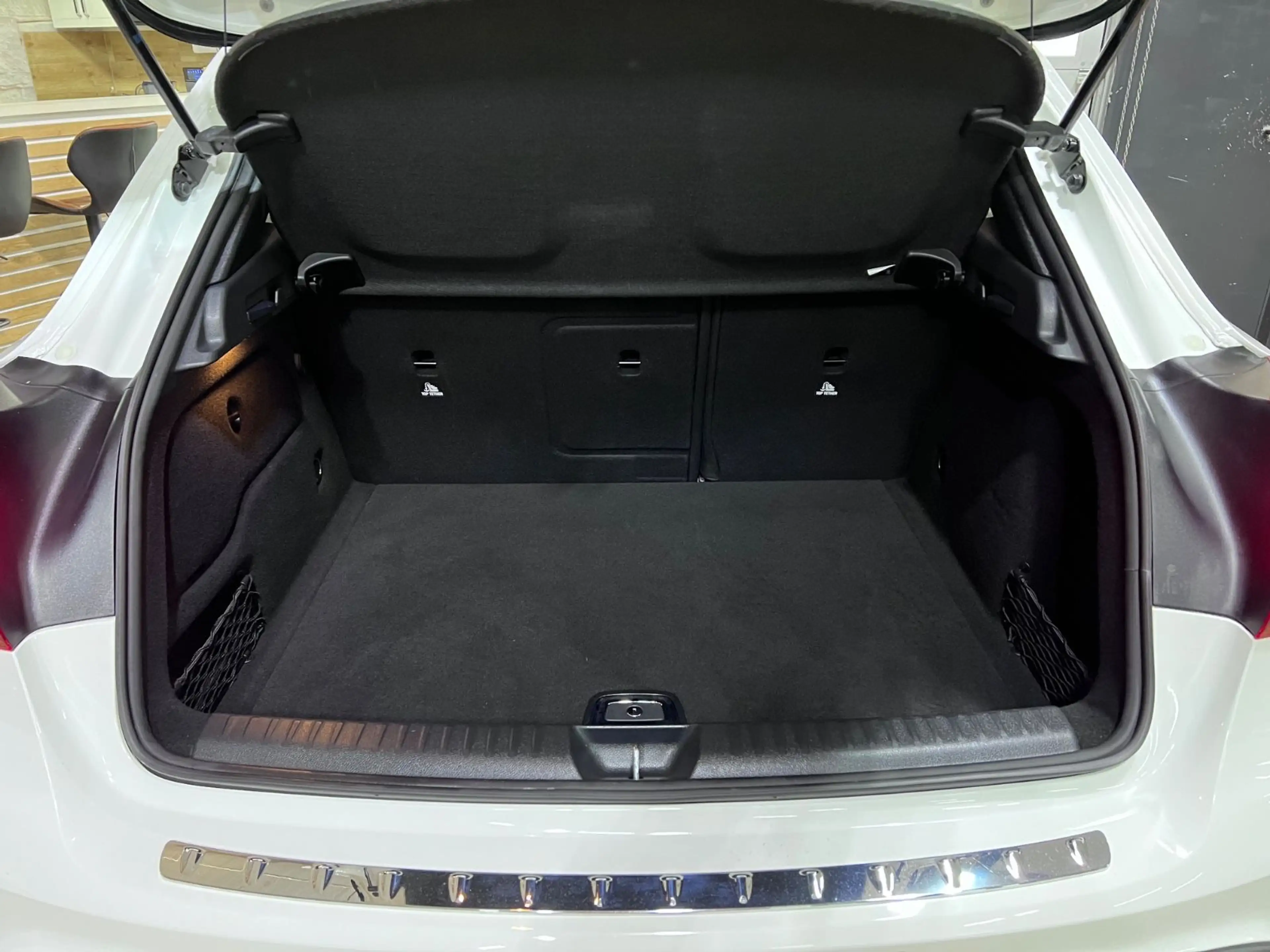 Mercedes-Benz GLA 250 AMG-Paket/Pano/Navi/Tempomat — photo 11