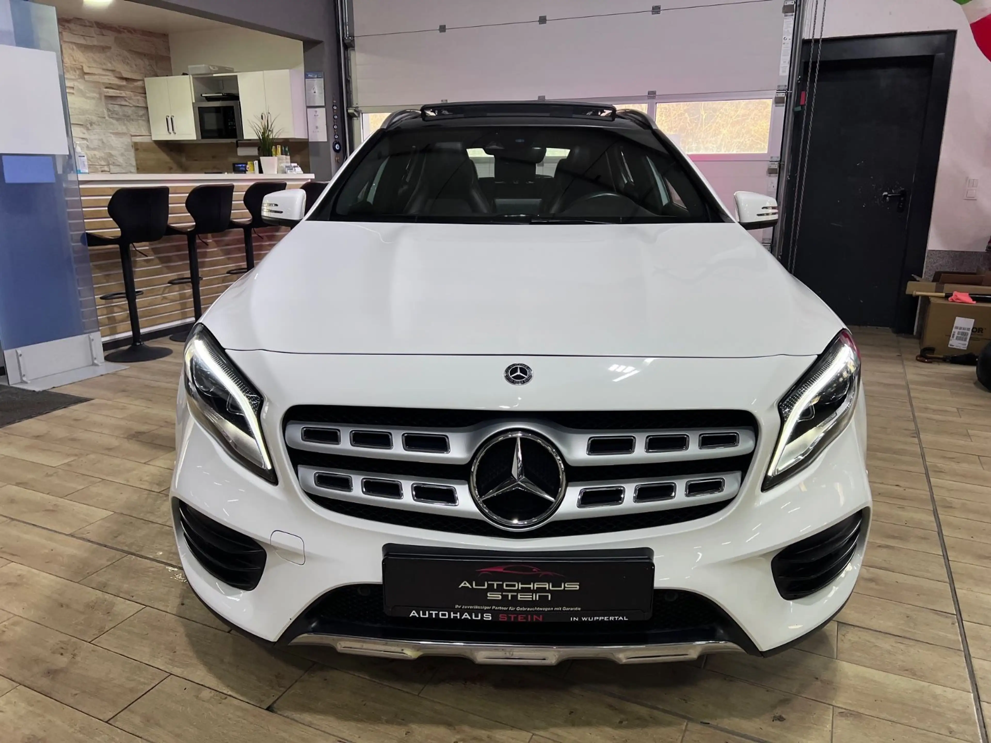 Mercedes-Benz GLA 250 AMG-Paket/Pano/Navi/Tempomat — photo 2