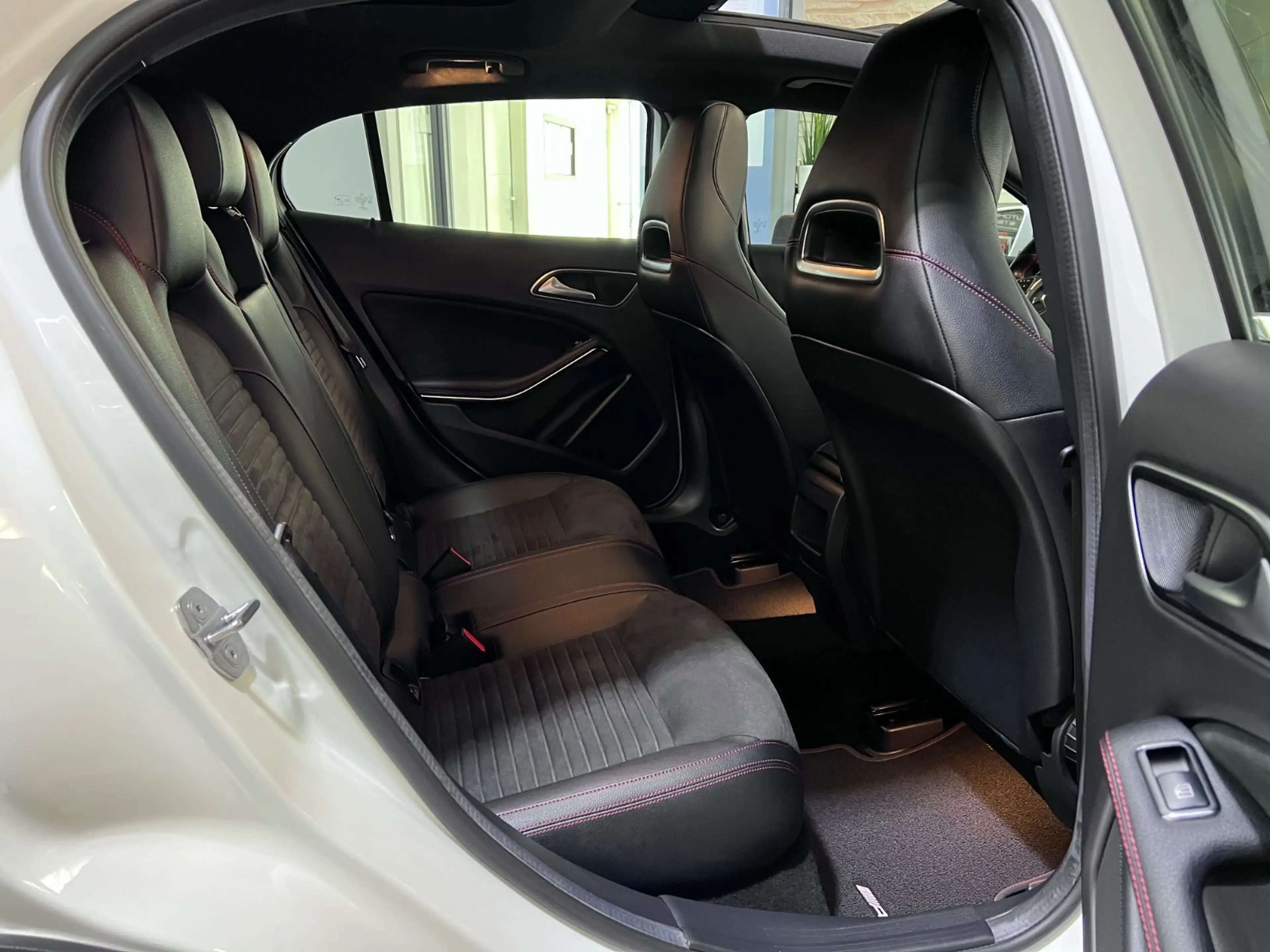 Mercedes-Benz GLA 250 AMG-Paket/Pano/Navi/Tempomat — photo 10