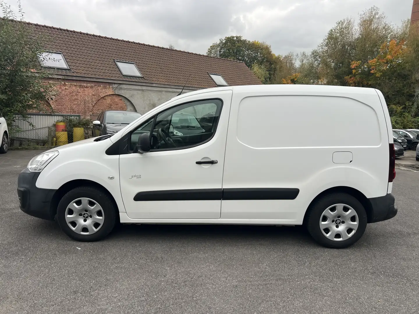 Peugeot Partner 1.6 BlueHDi L1H1 Utility 120 S Blanc - 1