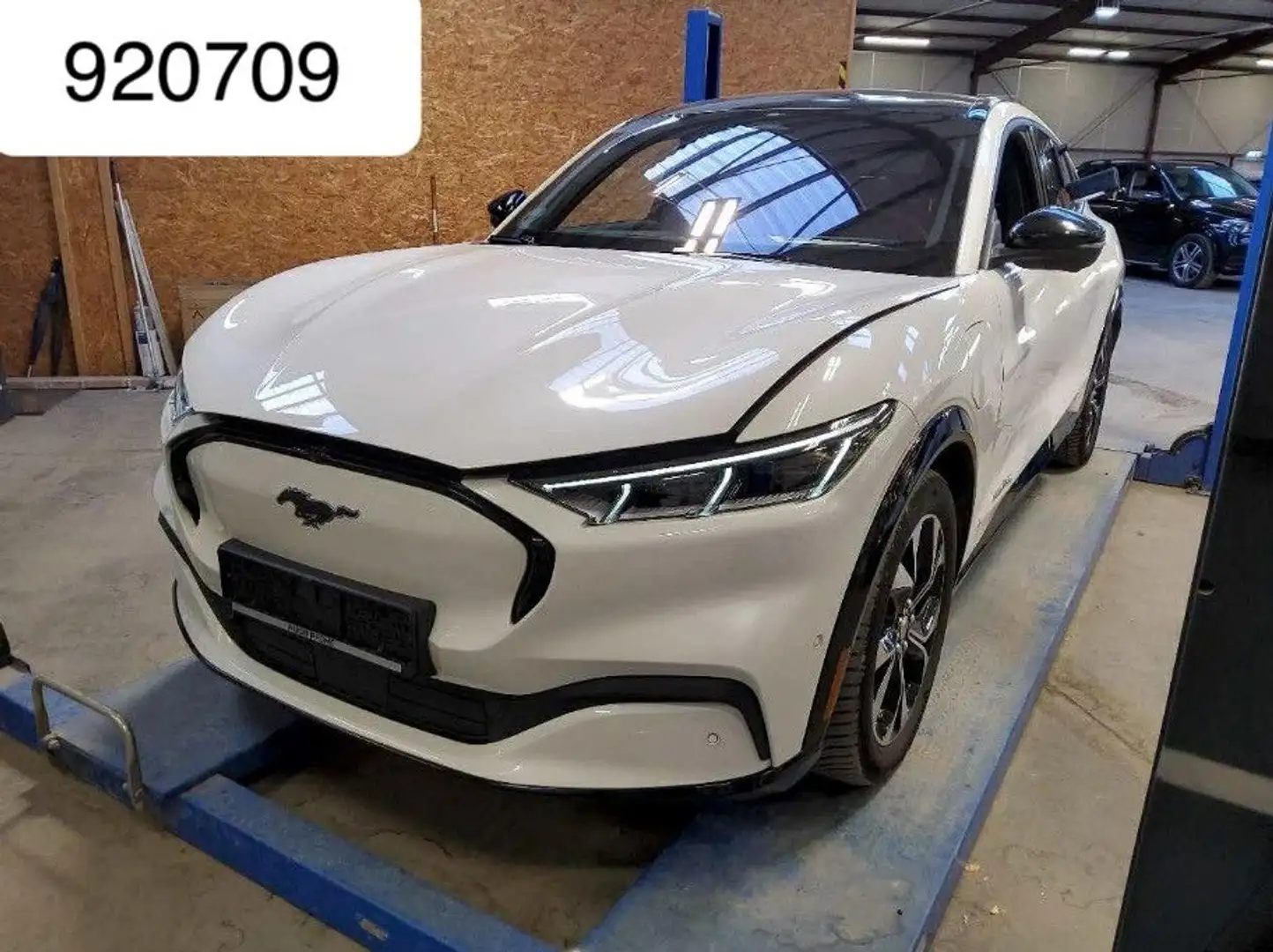 Ford Mustang Mach-E AWD Matrix Technologie2 Pano Blanc - 1