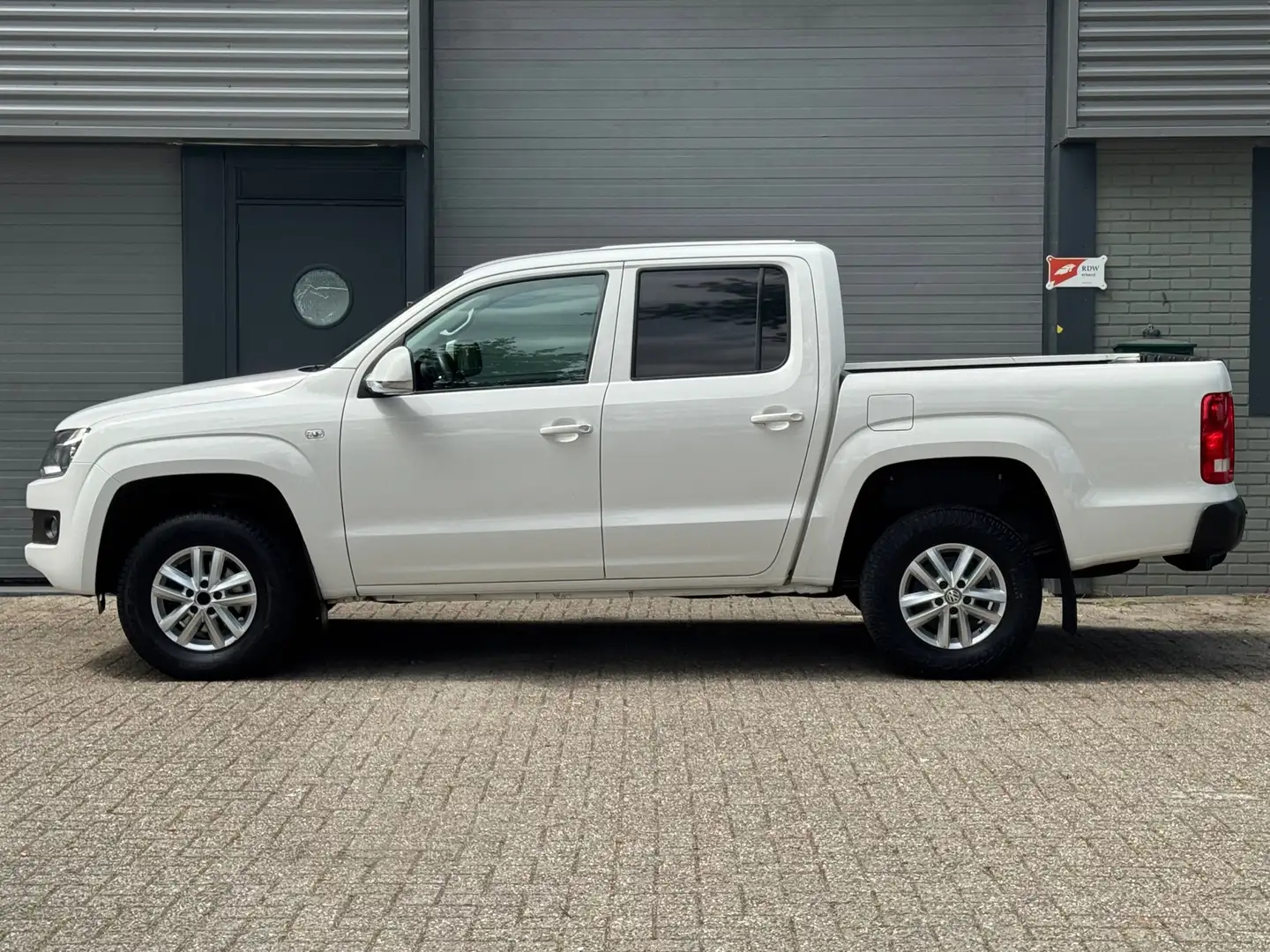 Volkswagen Amarok 2.0 TDI 4Motion Plus Trendline Wit - 2