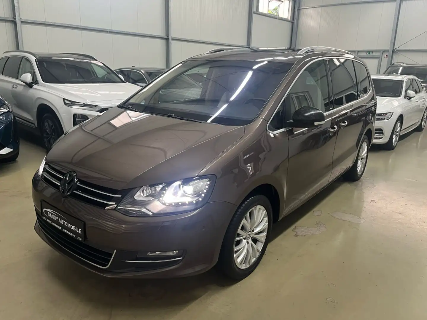 Volkswagen Sharan Highline 7.Sitzer AHK Kamera PANO KinderS Braun - 1