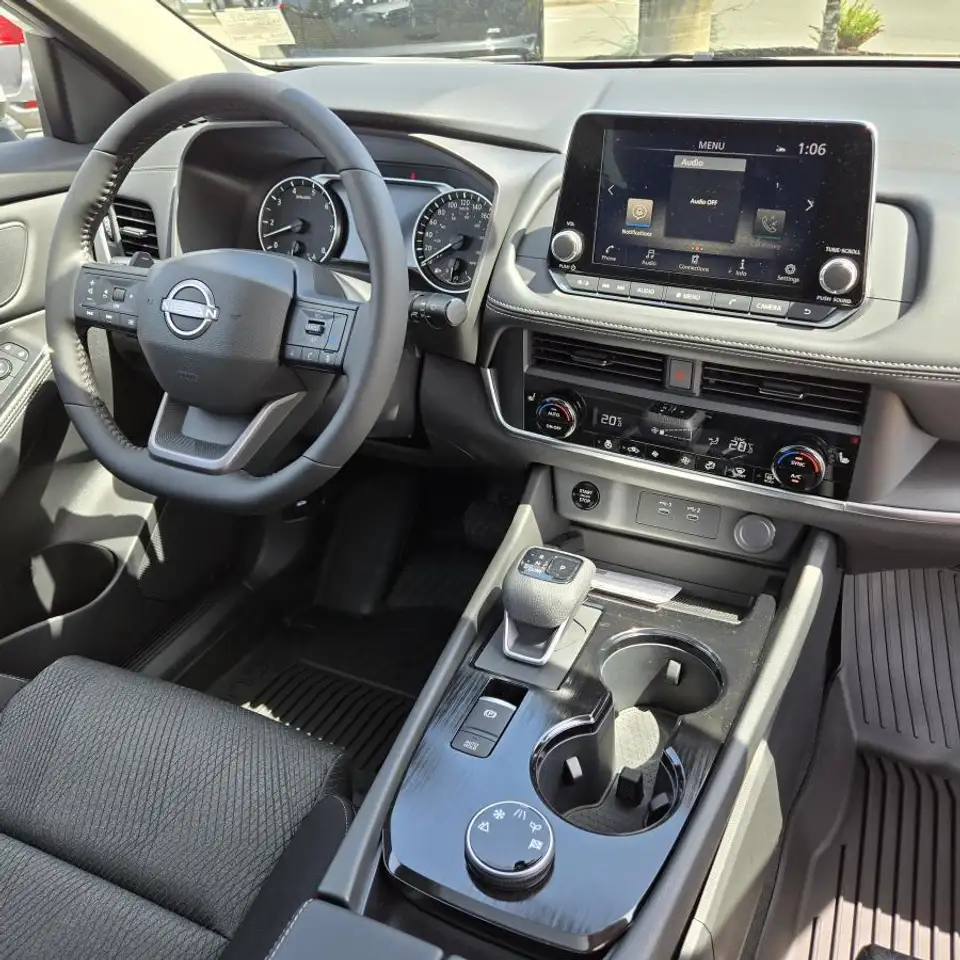 Nissan Rogue снимка Nissan Rogue