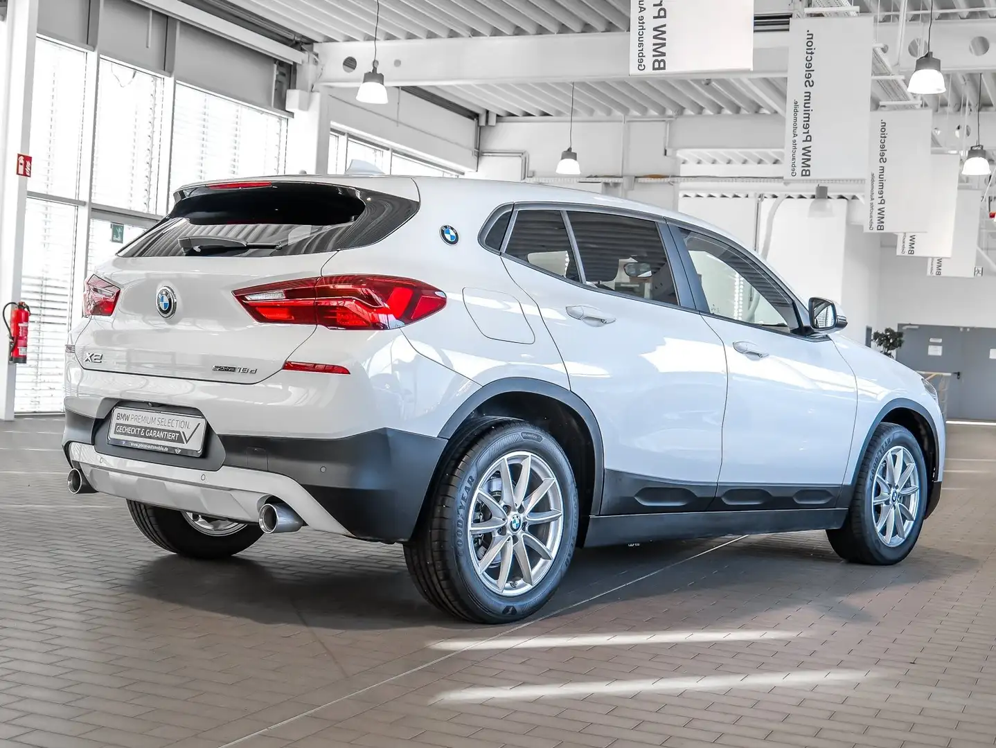 BMW X2 sDrive18d Aut. LED Navi Hifi Kamera Klima Weiß - 2