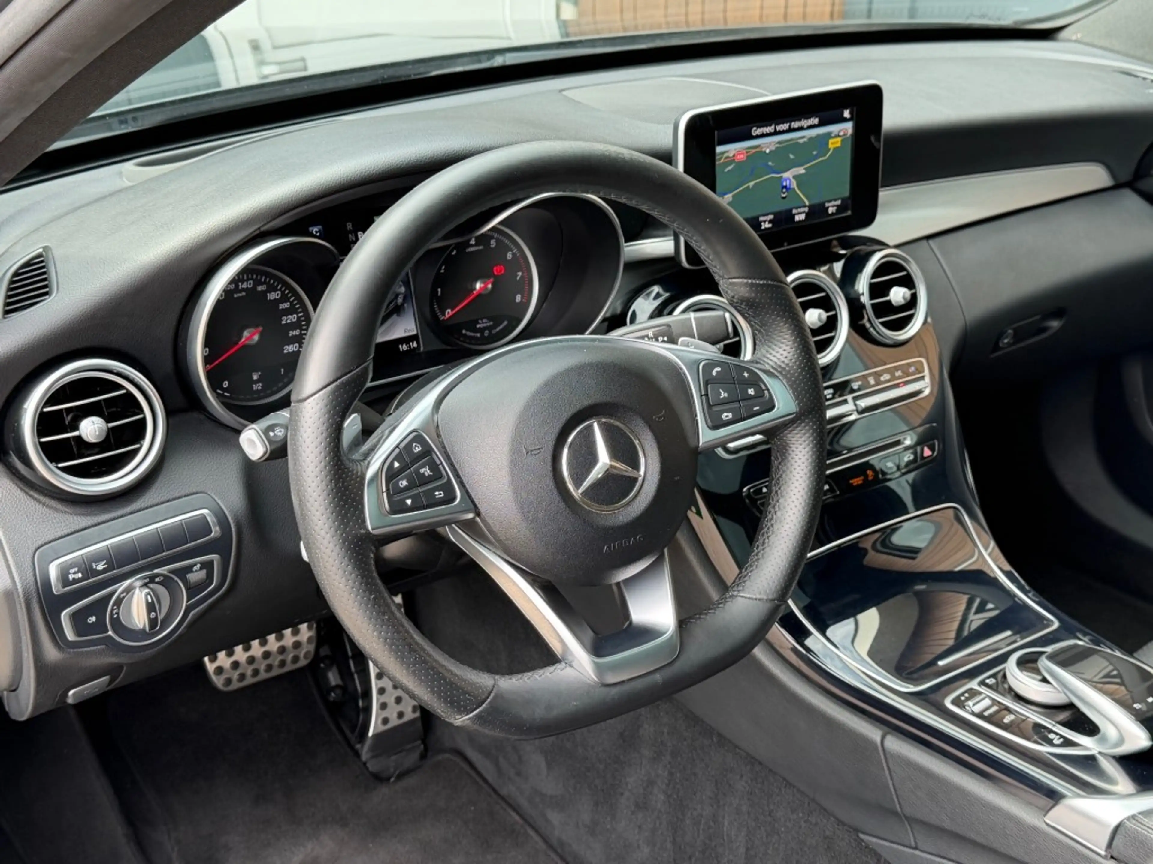 Mercedes-Benz C 350 350 E AMG Pano Burmester Head-up Luchtvering — photo 9