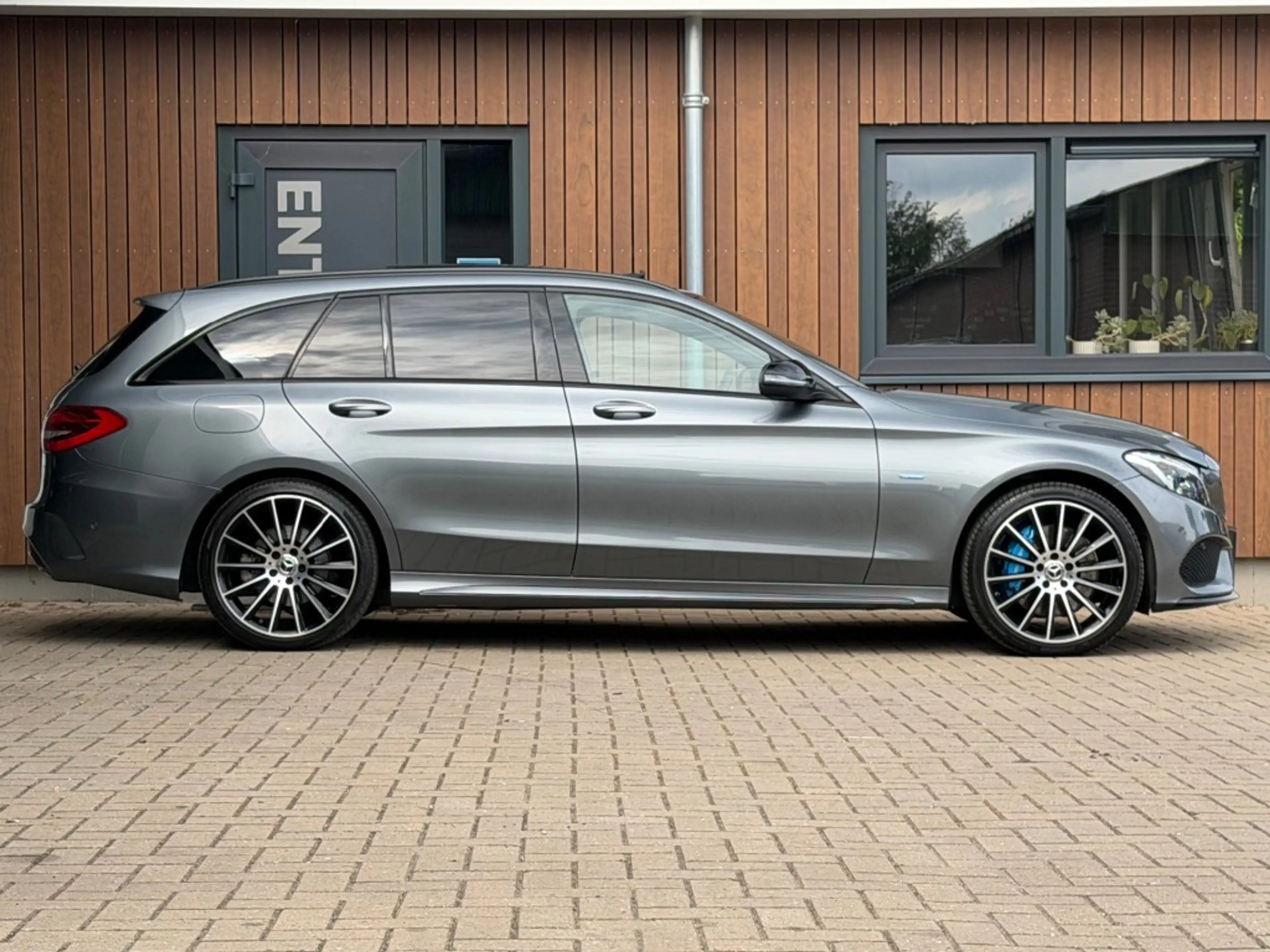 Mercedes-Benz C 350 350 E AMG Pano Burmester Head-up Luchtvering — photo 3
