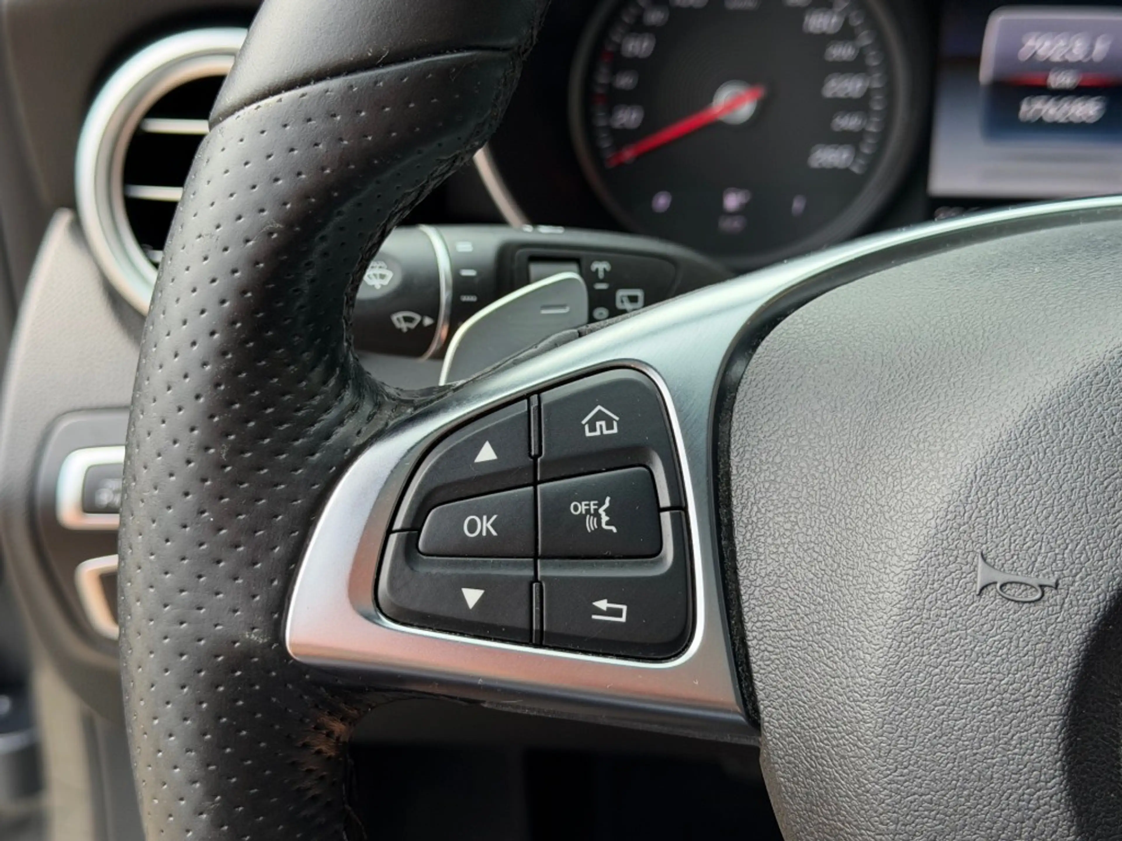 Mercedes-Benz C 350 350 E AMG Pano Burmester Head-up Luchtvering — photo 13