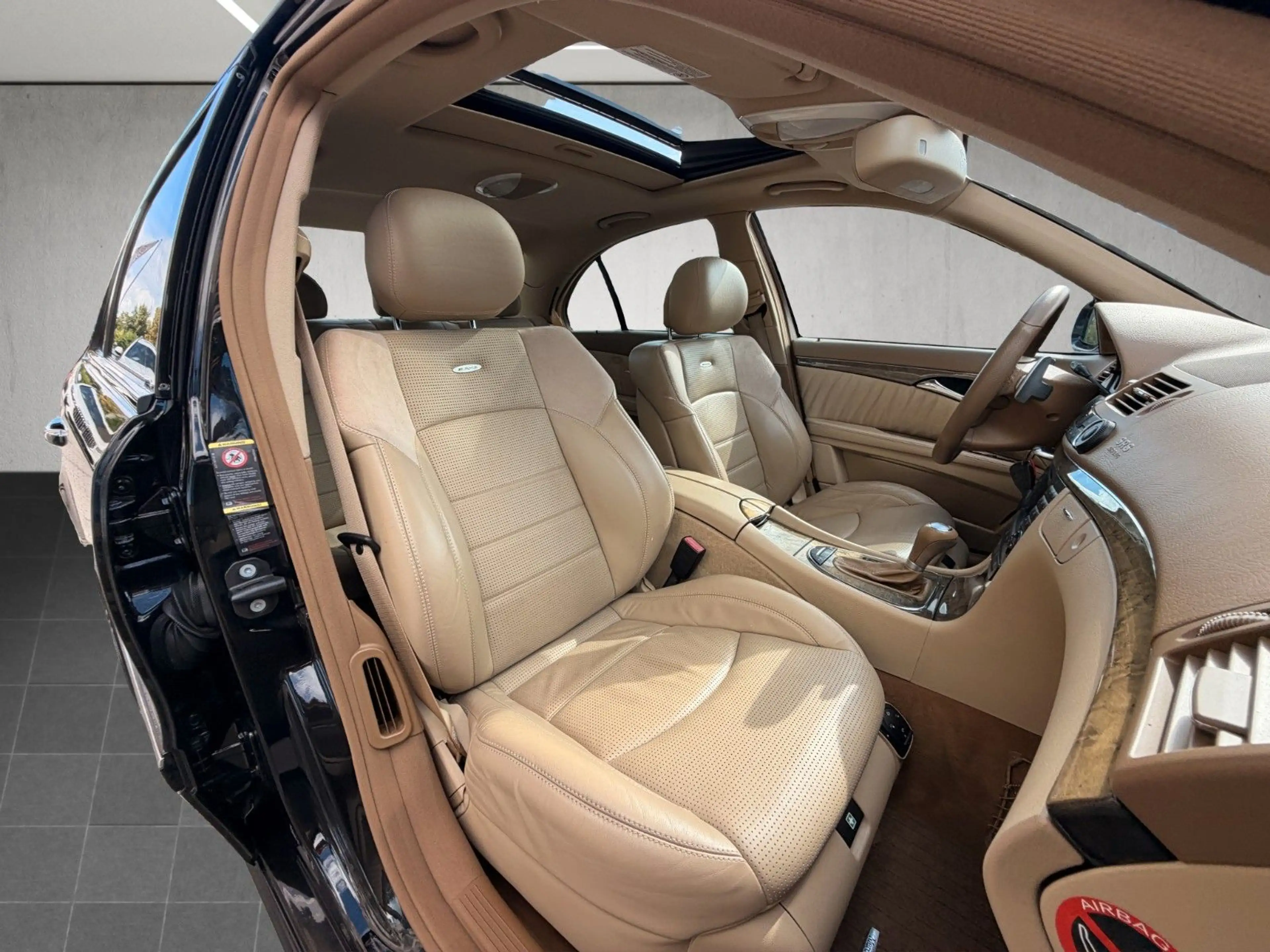 Mercedes-Benz E 63 AMG Lim. Schiebedach*Leder*Comand*Xenon* — photo 11
