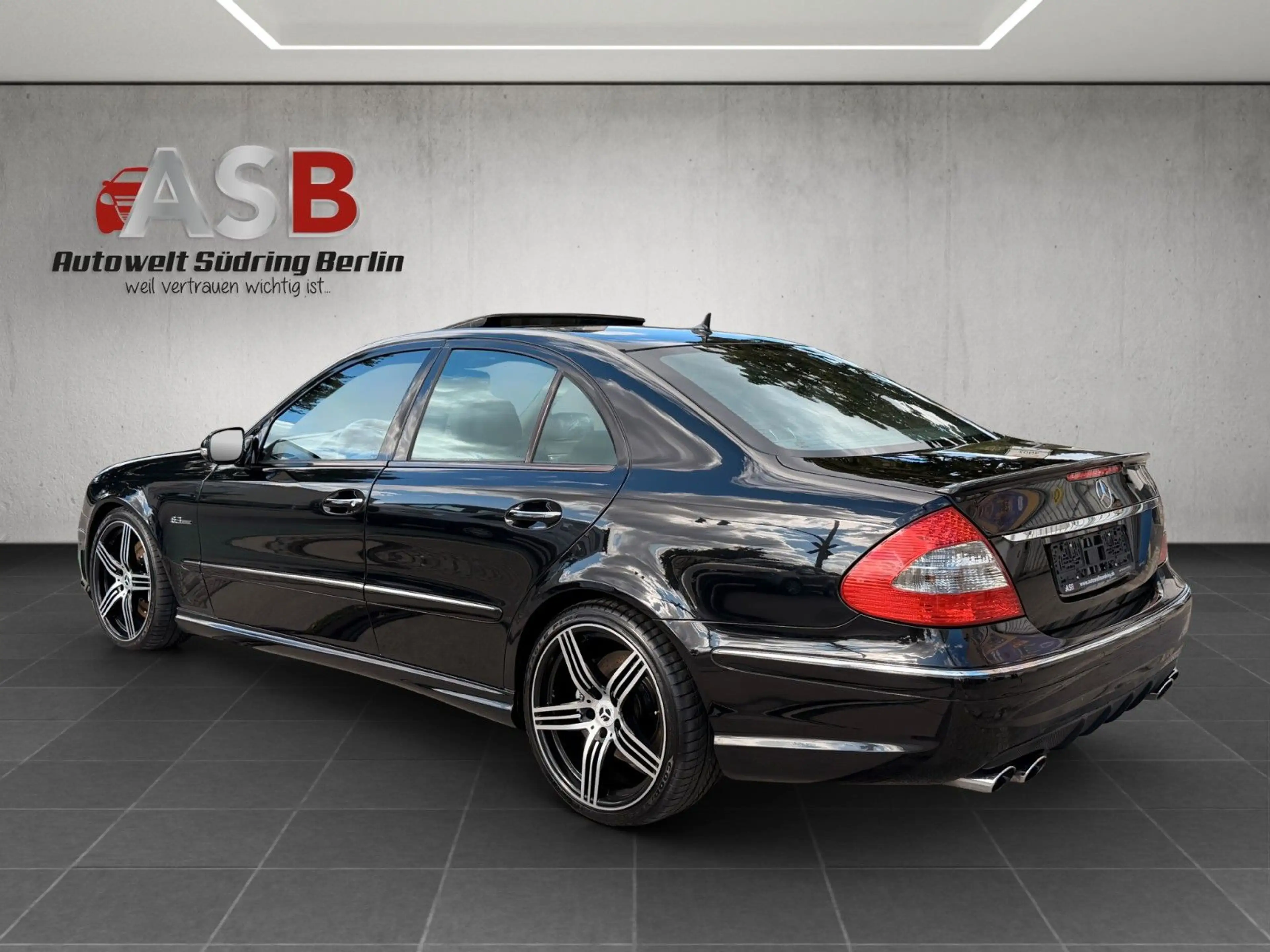 Mercedes-Benz E 63 AMG Lim. Schiebedach*Leder*Comand*Xenon* — photo 14