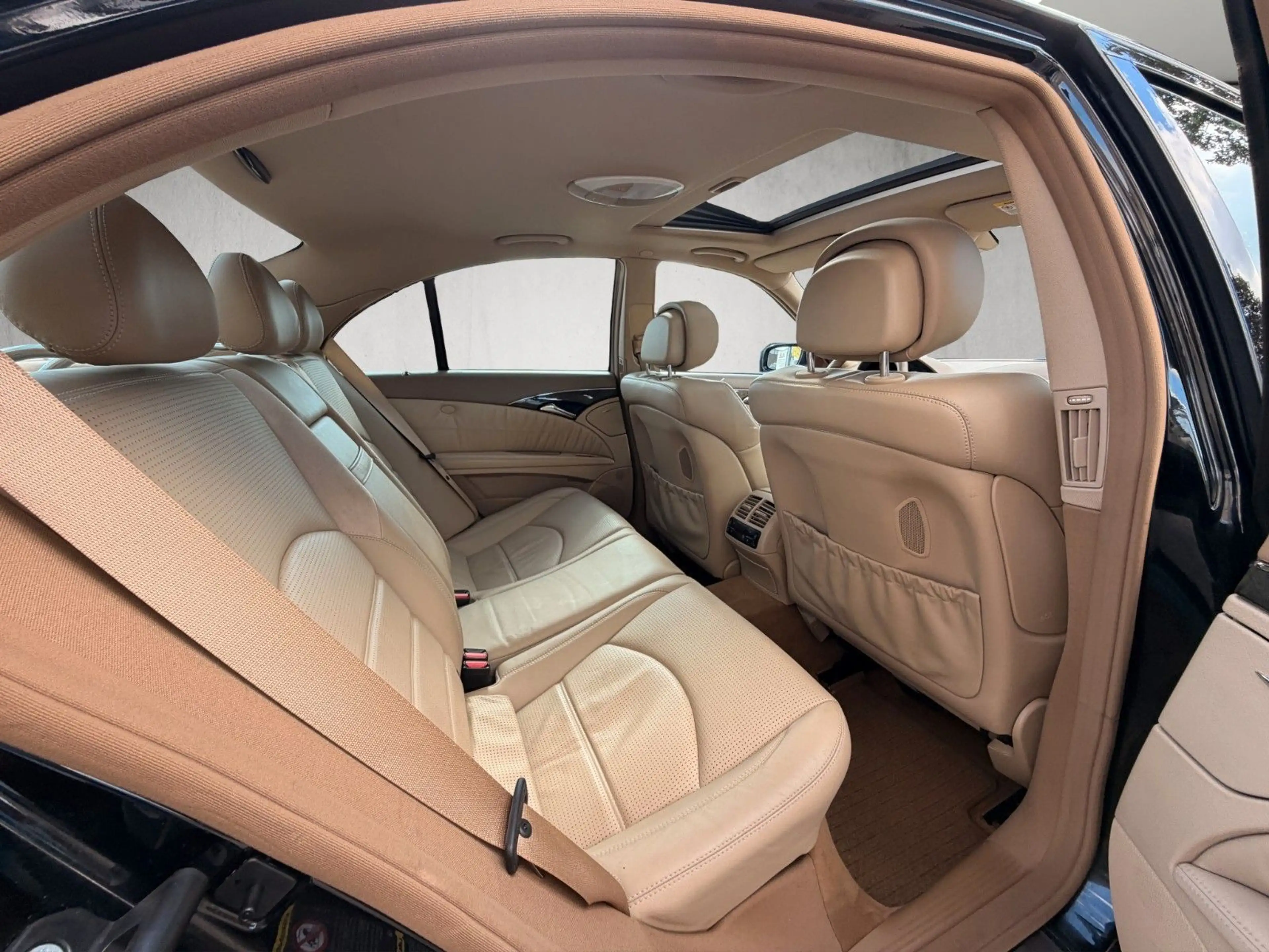Mercedes-Benz E 63 AMG Lim. Schiebedach*Leder*Comand*Xenon* — photo 8