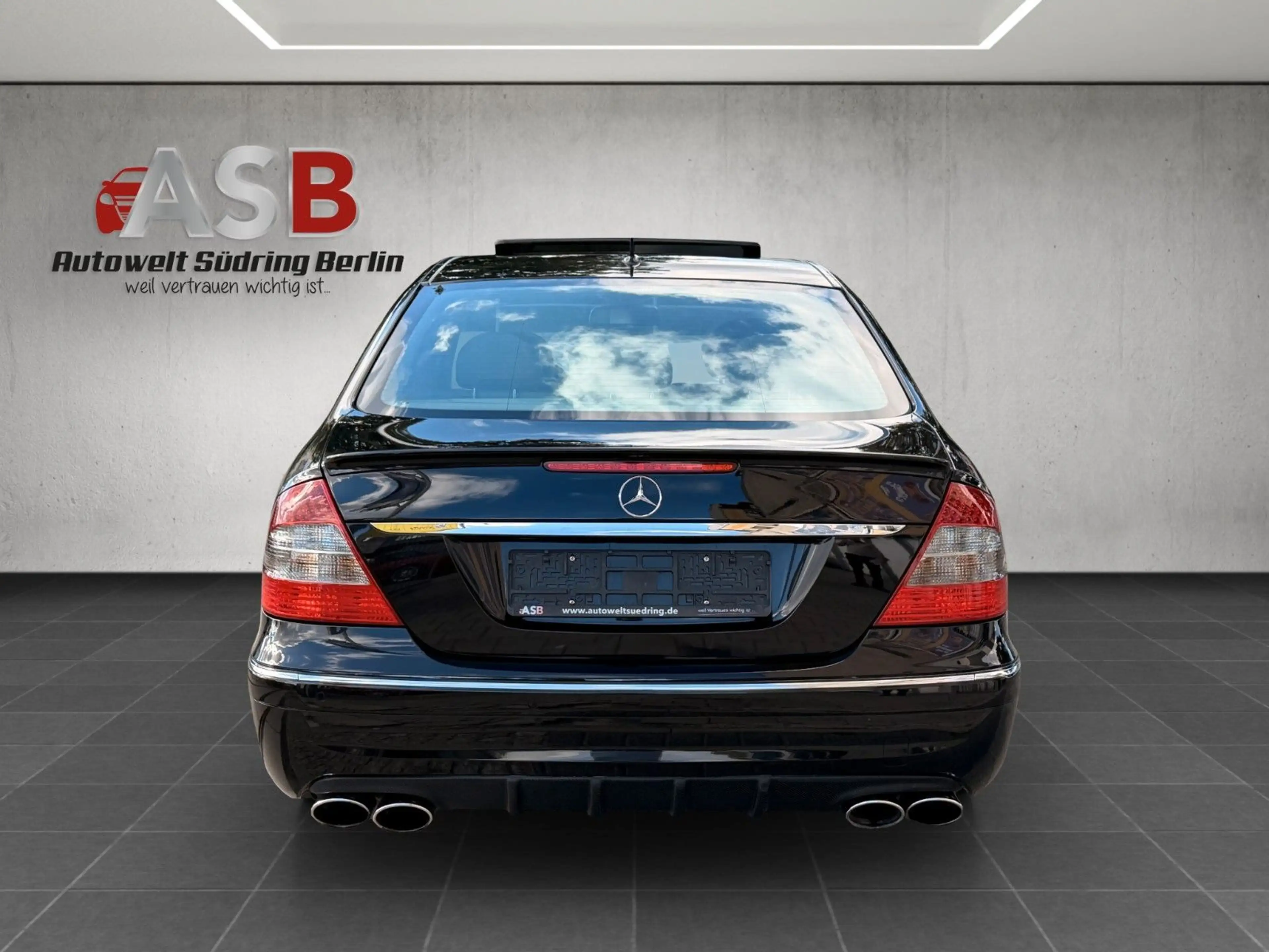 Mercedes-Benz E 63 AMG Lim. Schiebedach*Leder*Comand*Xenon* — photo 15