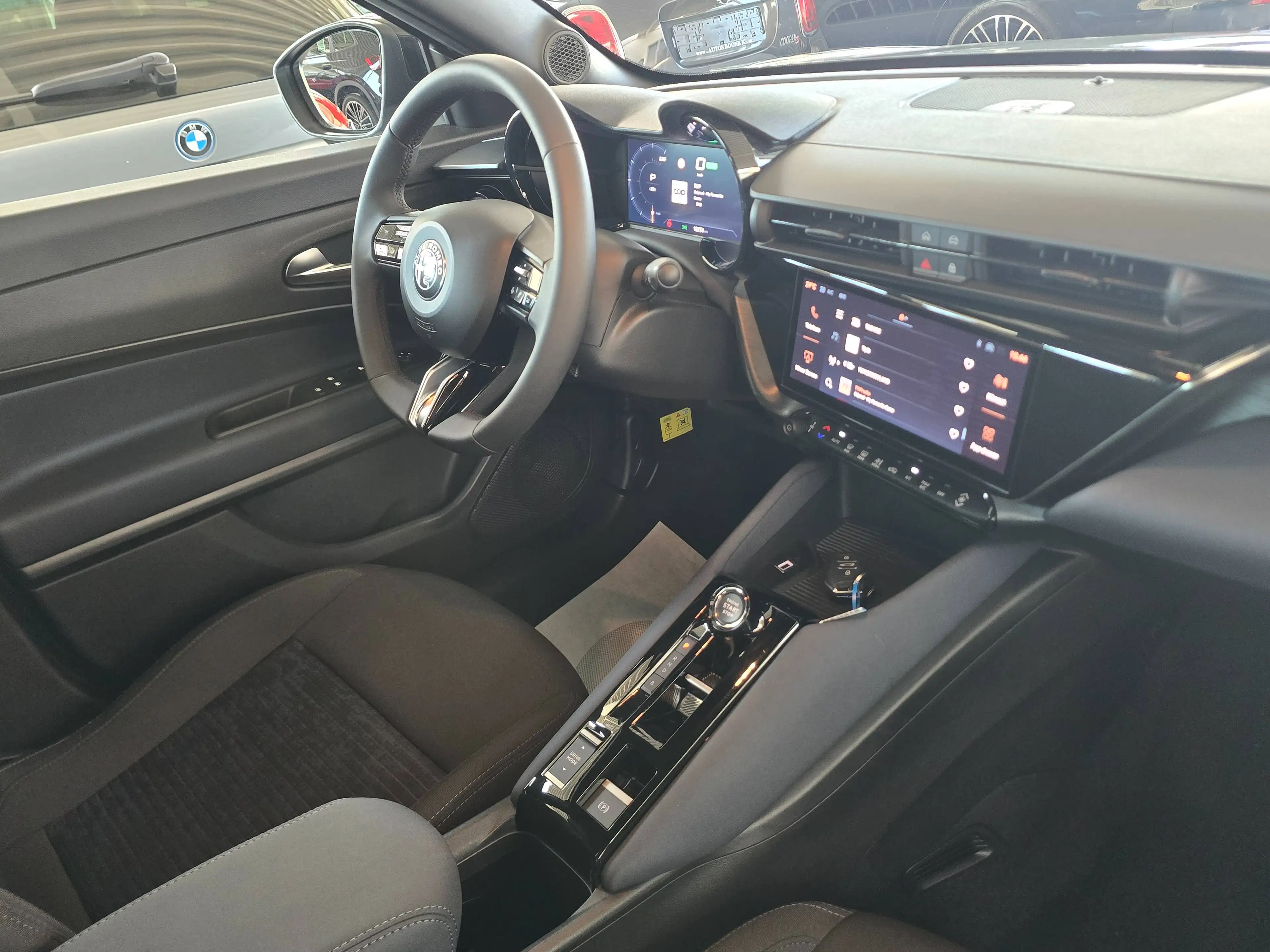 Alfa Romeo Junior / Full elektrische wagen  / Garantie tot 04/2033 / Slechts 10000km — photo 13