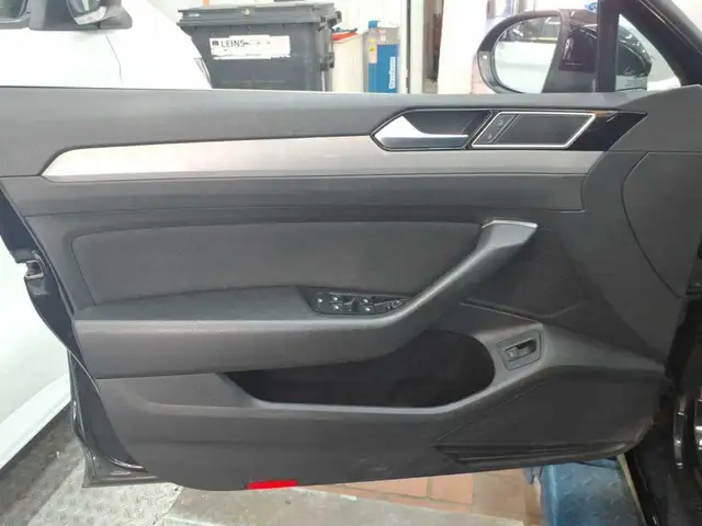 Volkswagen Passat view 16