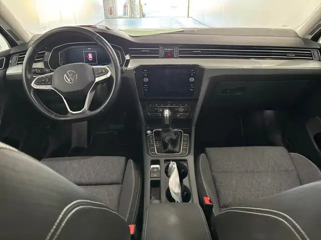 Volkswagen Passat view 7