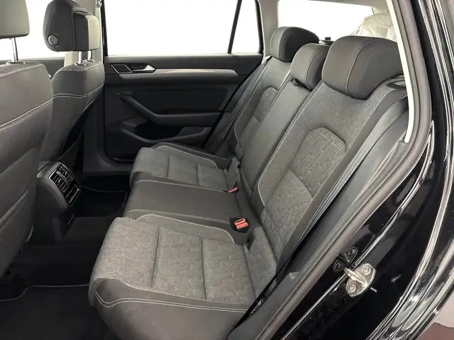 Volkswagen Passat view 17