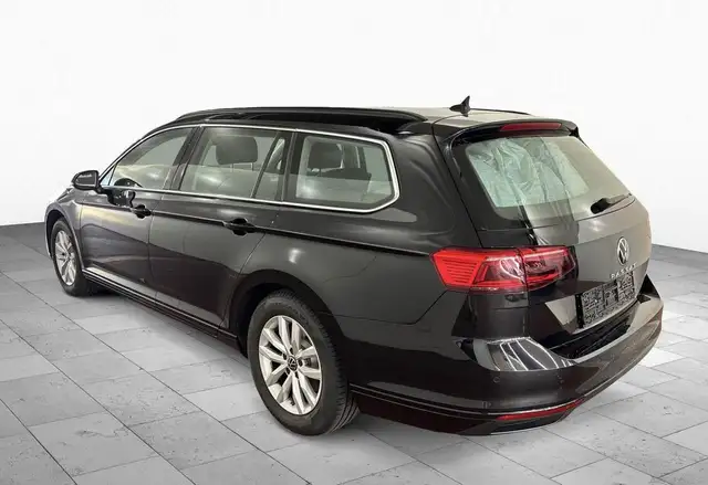 Volkswagen Passat view 3
