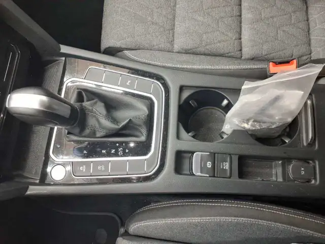 Volkswagen Passat view 10