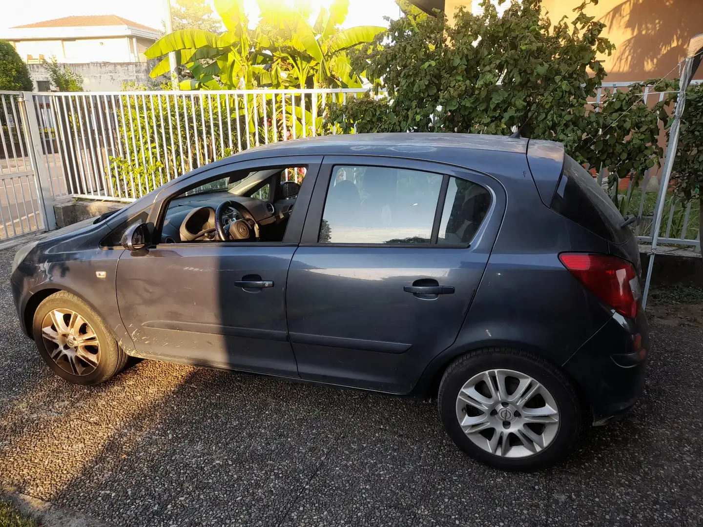 Opel Corsa 5p 1.4 Enjoy - 1