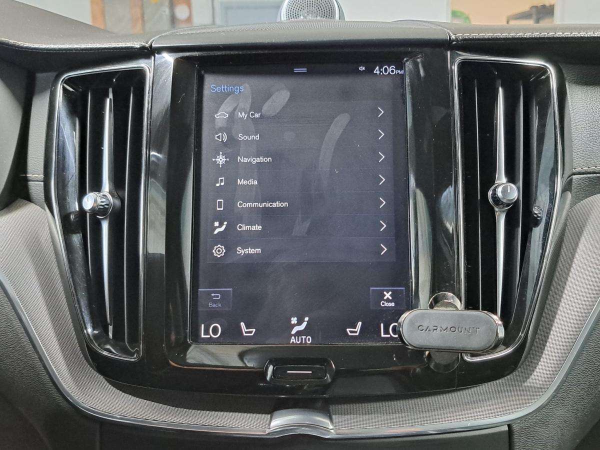 2019 Volvo XC60 T6 AWD R-Design thumb 19