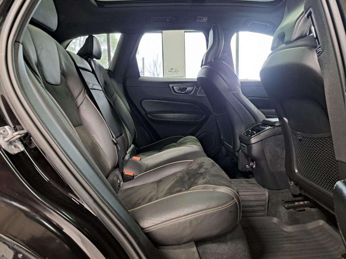 2019 Volvo XC60 T6 AWD R-Design thumb 26