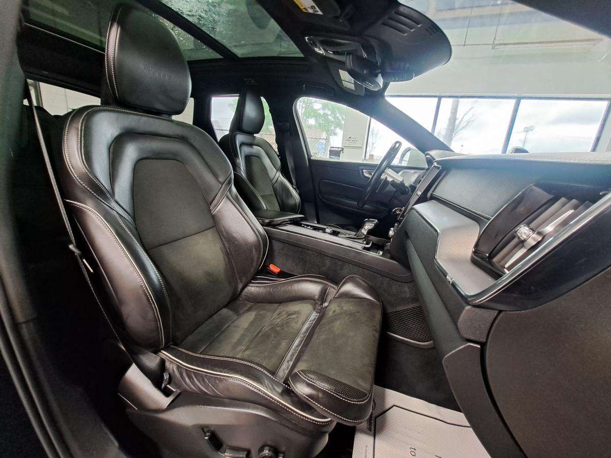 2019 Volvo XC60 T6 AWD R-Design thumb 9