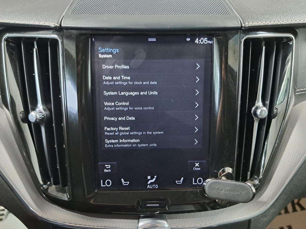2019 Volvo XC60 T6 AWD R-Design thumb 18